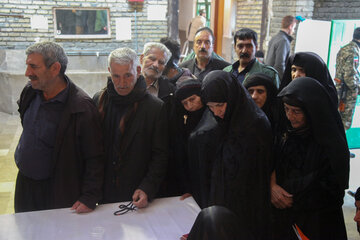 شلوغی شعبه‌های اخذ رای در حاشیه شهر کرمانشاه