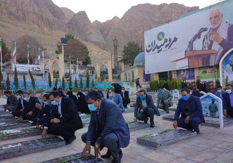فرهنگیان کرمان به مقام شامخ سپهبد شهید سلیمانی ادای احترام کردند 