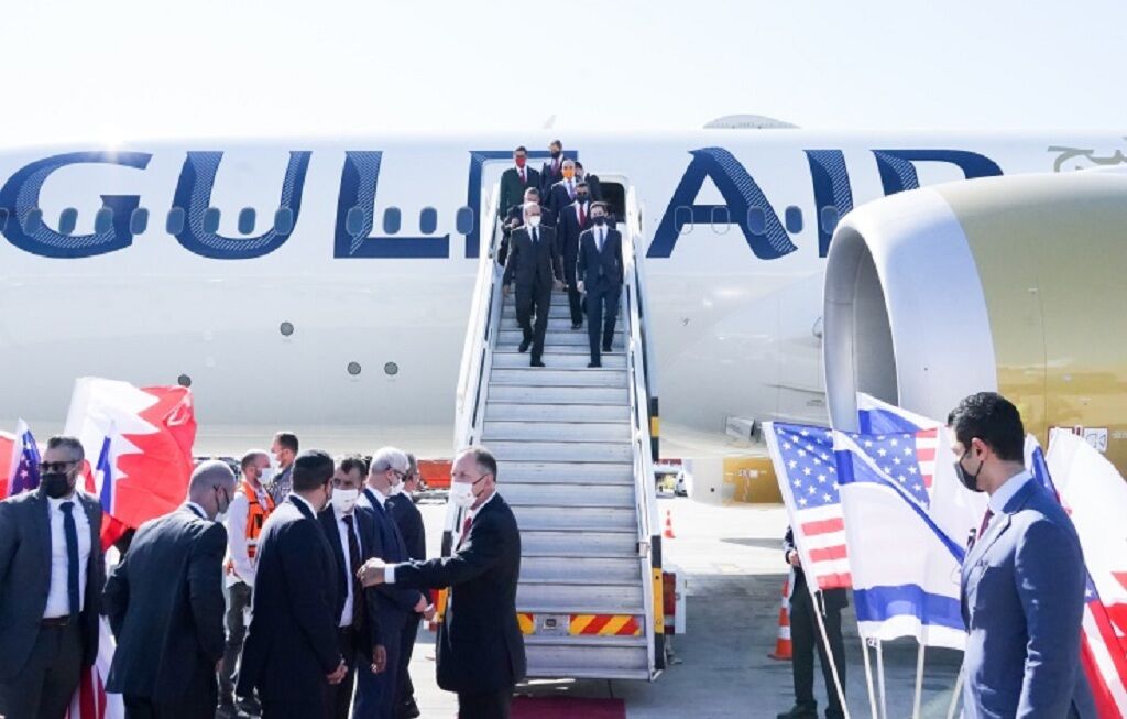 وزیر خارجه بحرین با بی اعتنایی به رای مردم کشورش وارد تل آویو شد