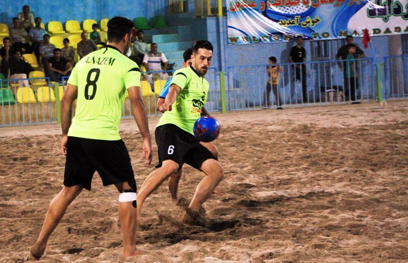 تیم فوتبال ساحلی صنعت فرش اصفهان بر گلساپوش یزد غلبه کرد
