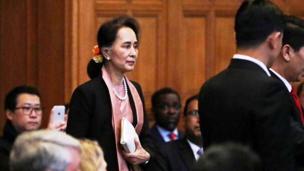 رهبر میانمار به اتهام نسل‌کشی در دادگاه لاهه حاضر شد
