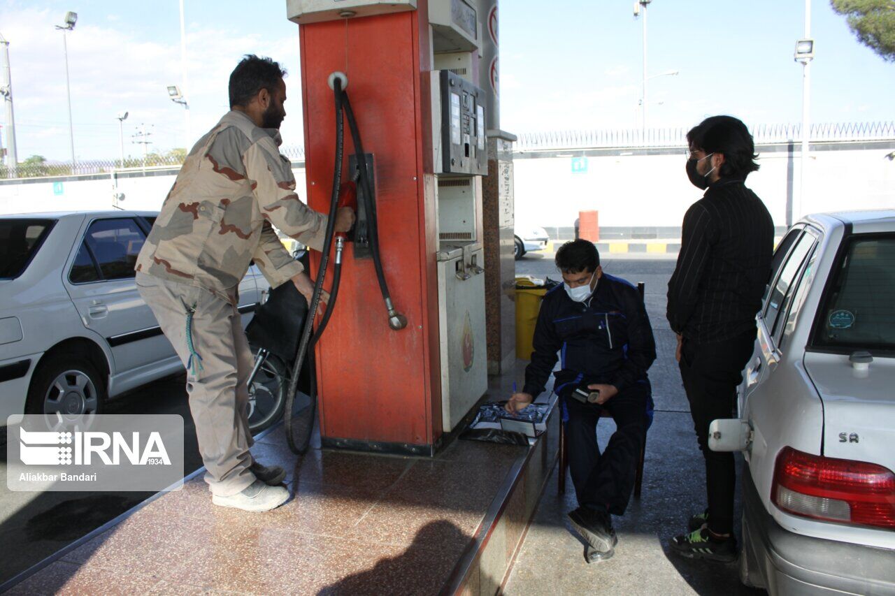 تیم‌های فنی سپاه الغدیر یزد برای رفع مشکل جایگاه‌های سوخت همکاری دارد