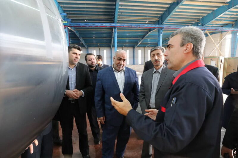 رئیس بنیاد مستضعفان از کارخانه قوطی‌سازی زمزم کرمانشاه بازدید کرد