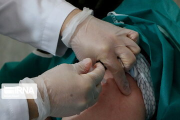 تزریق دُز یادآور واکسن کرونا در مشهد آغاز شد