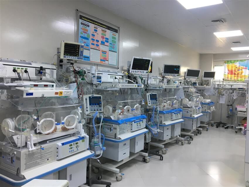 اهدای چهار میلیارد ریال تجهیزات پزشکی به بیمارستان آبادان