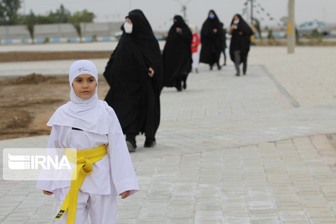 همایش ملی پیاده روی ایرانیان در قشم برگزار شد 