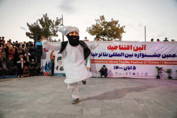 افتتاحیه پانزدهمین جشنواره بین‌المللی تئاتر خیابانی مریوان