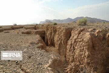 فرماندار: برداشت آب کشاورزی در اردستان تمدن منطقه را تهدید می‌کند