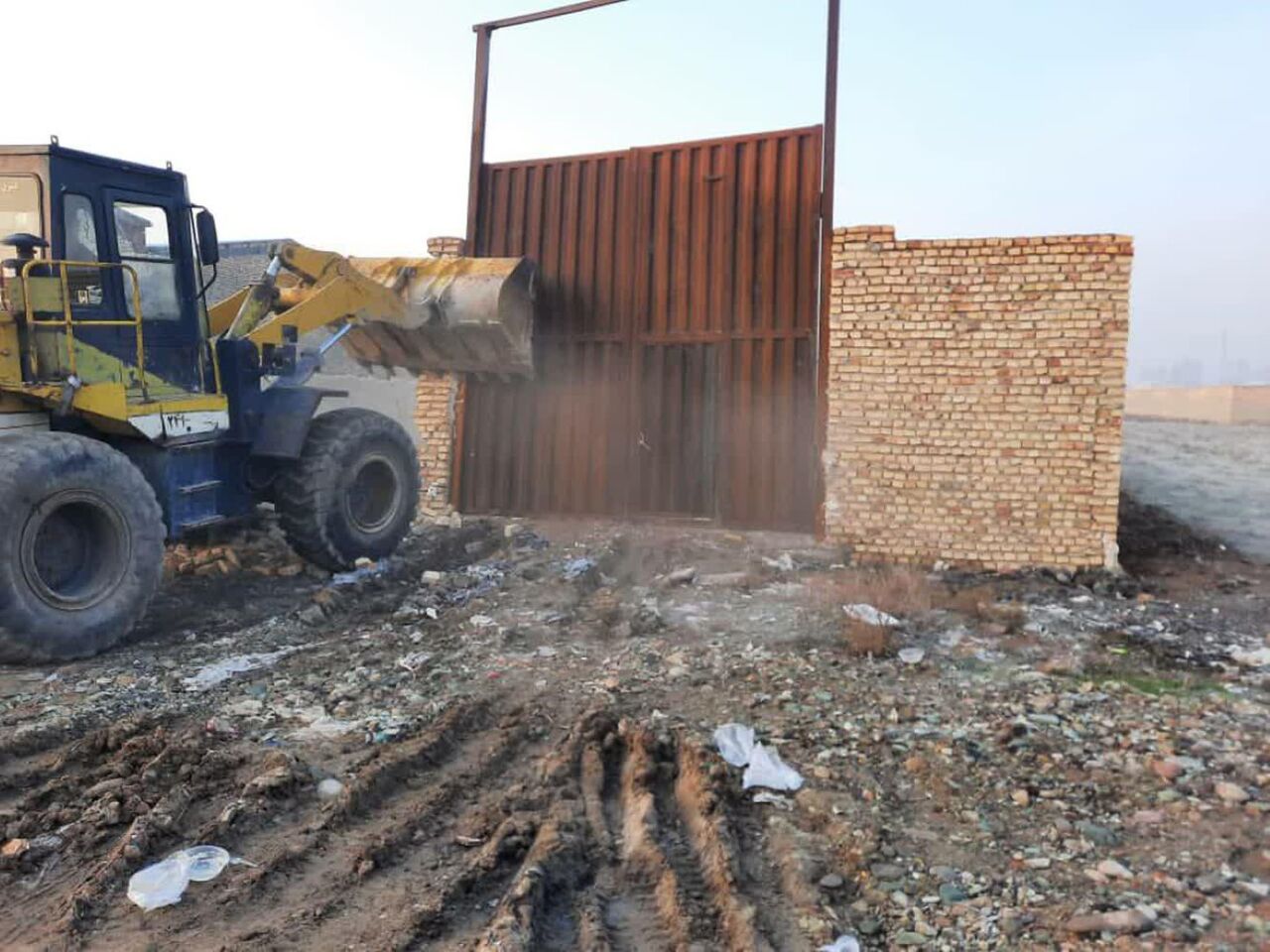 تخریب ساخت و ساز غیرمجاز در اراضی ملی شهرستان اقلید فارس