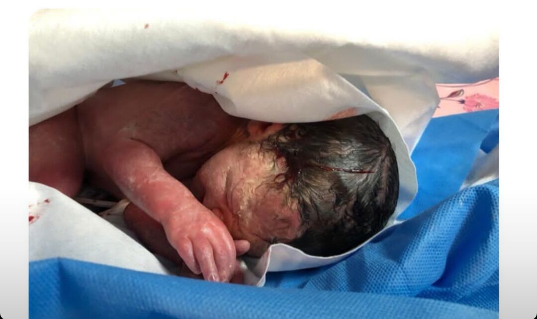 تولد یک نوزاد سالم در هنگامه کرونا در بیمارستان رازی اهواز