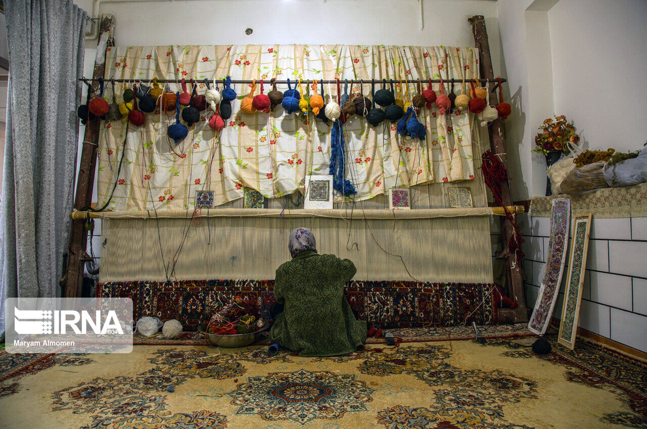 تولید فرش دستباف در خوزستان نیاز به فرهنگ‌سازی دارد