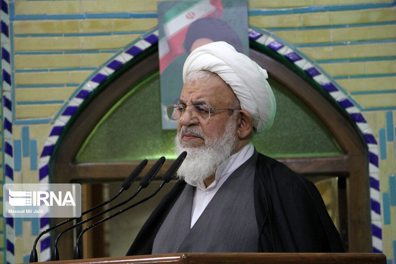 امام‌جمعه یزد: منطق آمریکا علیه ایران بر مبنای زورگویی است 