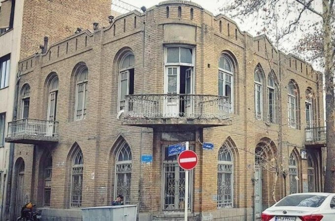خانه متین دفتری در تهران جهت حفظ تبدیل به فروشگاه پارچه شد
