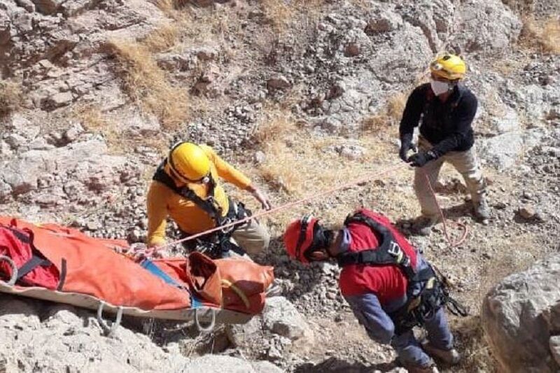 نوجوان ۱۲ ساله ایوانی بر اثر سقوط از کوه جان باخت