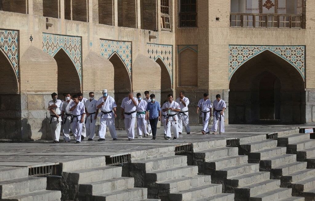 تبلور حماسی حضور ورزشکاران اصفهانی در پای صندوق‌های رای