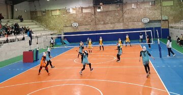 آباده و مرودشت به مرحله نهایی مسابقات والیبال دانش‌ آموزان فارس راه یافتند