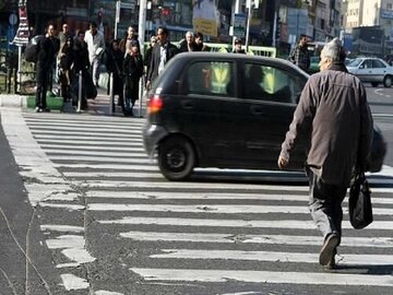 رانندگان متخلف از طرح حق تقدم عابر پیاده در مشهد جریمه سیستمی می‌شوند