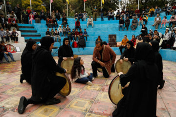 اجراهایی از یزد و لاهیجان در جشنواره تئاتر خیابانی مریوان