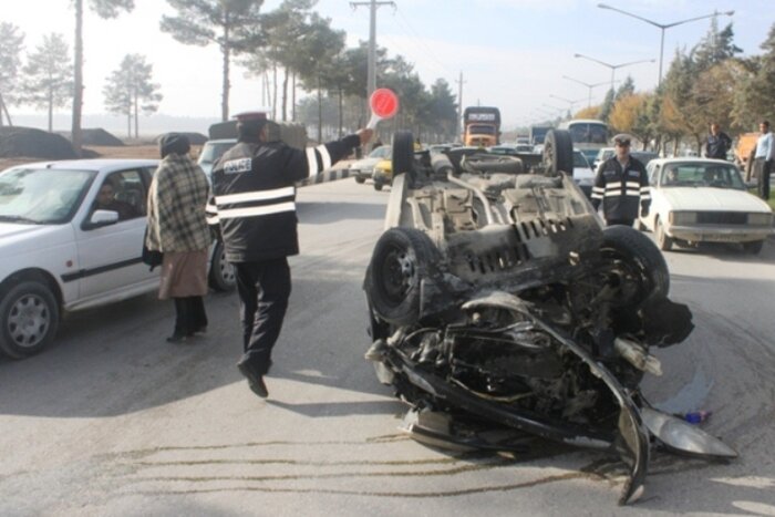 واژگونی ۲ دستگاه خودرو در کرمانشاه سه کشته به جا گذاشت