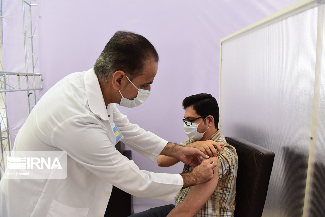 واکسیناسیون سه هزارو ۱۳۱ معلم در آبادان آغاز شد