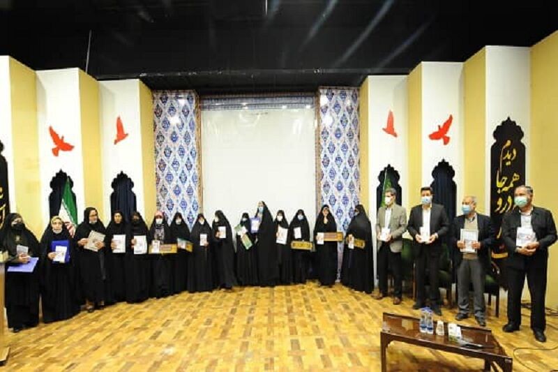 جشنواره "برترین قلمها" ویژه بانوان نویسنده دفاع مقدس در مشهد برگزار شد